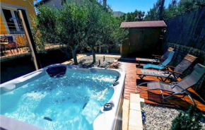 Beautiful home in Pomer with WiFi and 3 Bedrooms